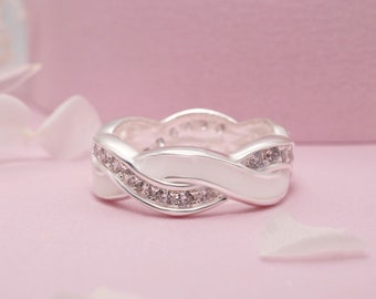 Sterling Silver Breastmilk Keepsake Ring: Entwined Channel Design