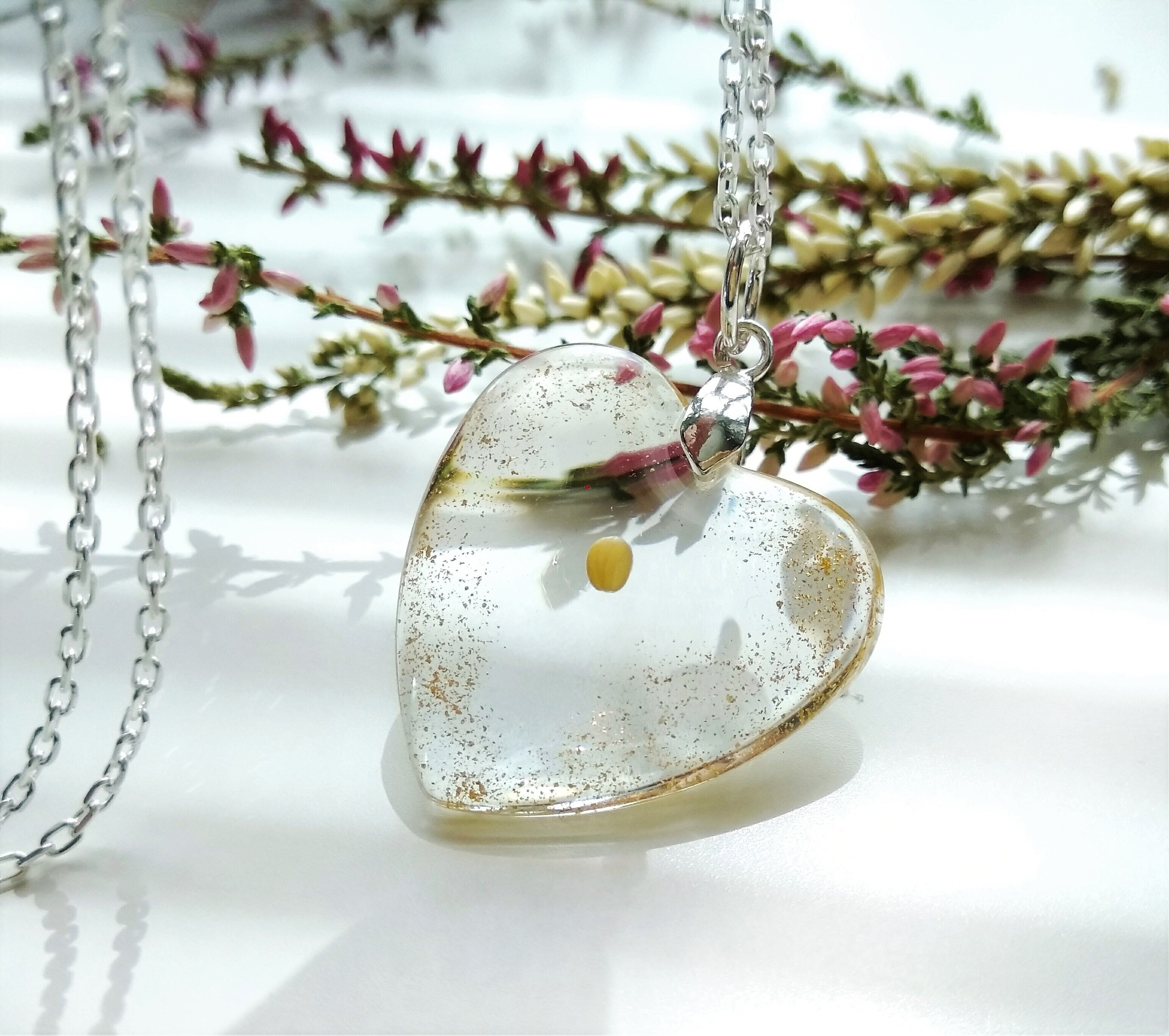 Collana con semi di senape a forma di cuore: gioielli Floral Faith, in