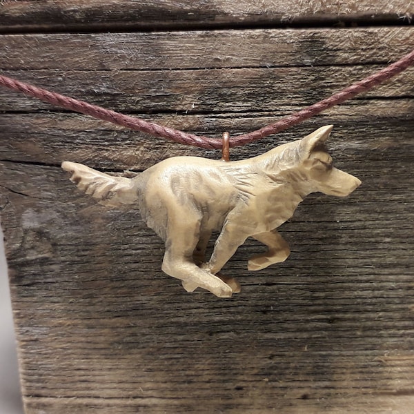 Lupo di legno, ciondolo animale fatto a mano, scultura di lupo in corsa, ornamento dettagliato, ornamento di lupo, collana di lupo, figurina di lupo, arte animale