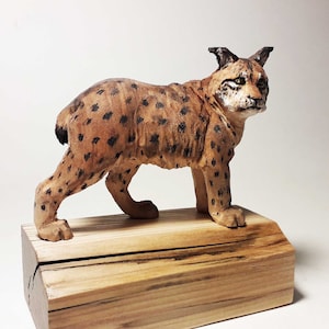 Lynx wooden sculpture, bobcat figurine, handmade wild cat figurine, gift for animal lovers, wildlife collectible, gift for cat lovers