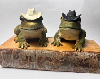 Hand-Carved Cowboy Frog Sculpture, Rustic Wooden Decor, Whimsical Art, Frog Lover Gift, Handmade Wood FIgures
