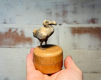 Portagioie a forma di dodo intagliato a mano, scultura in legno di tiglio, gambe in rame, decorazione rustica, specie animale personalizzata