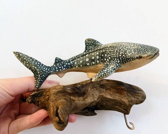 木製ジンベイザメの置物、野生動物の芸術彫刻、サメのコレクション
