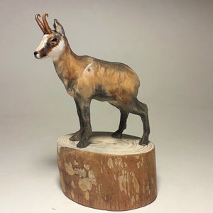 Träfigur av gems, handgjord skulptur av vilda djur, present till djurälskare, presenter till heminredning