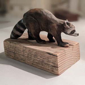 Raccoon figurine, raccoon sculpture, wooden animals, animal collection, detailed raccoon, gift for animal lovers, small sculptures