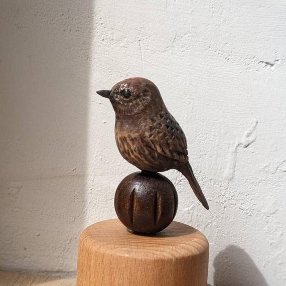 リングボックスの雀の置物、木製の鳥の彫刻、雀の置物ギフト