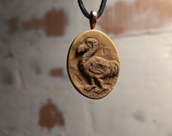 Dodo pendant, wooden dodo, bird pendant, bird figure necklace, wooden amulet, wooden birds, pendant gift, handmade animals, necklace gift