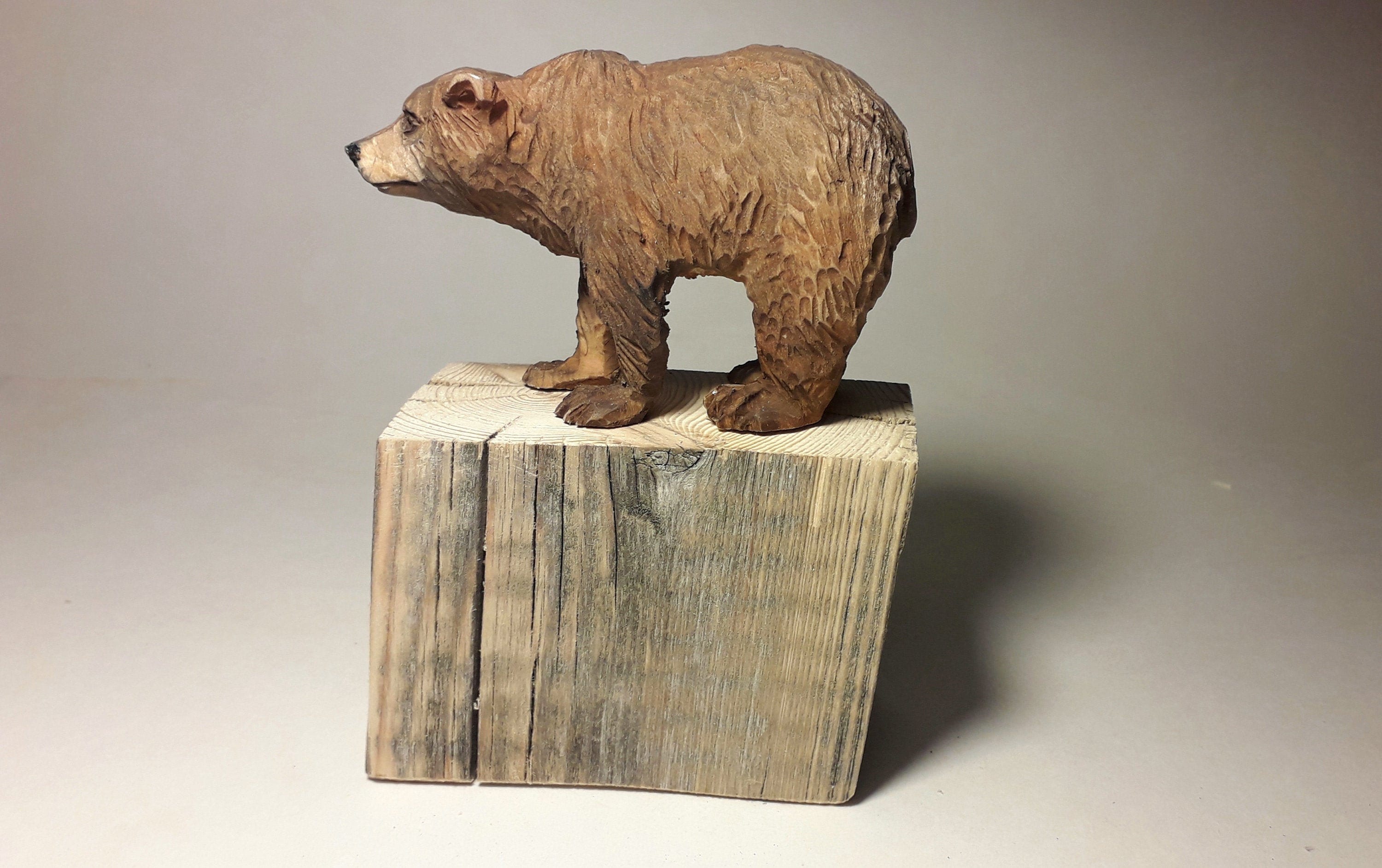 Brown bear sculpture wooden bear figurine bear carving Etsy.de