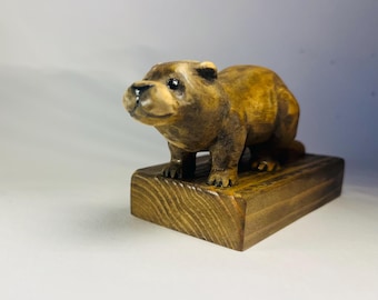 Hand-Carved Wooden Otter Figurine, Detailed Wildlife Art Sculpture, Eurasian Otter Species, Wild Animal Collectible