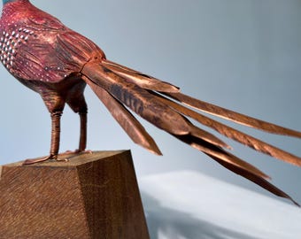 手彫りのキジの彫刻、精巧な鳥の置物、銅製の尾、野生動物のアート