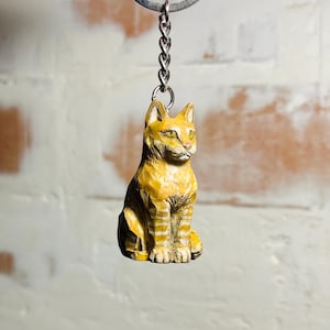 Custom Wooden Cat Keychain – Hand-Carved & Hand-Painted Personalized Pet Gift, Unique present for cat lovers, gift for collectors
