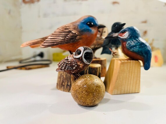 カワセミの彫刻、青い鳥の置物、鳥好きへの贈り物、カワセミのアート