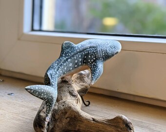 木製ジンベイザメの置物、野生動物の芸術彫刻、サメのコレクション