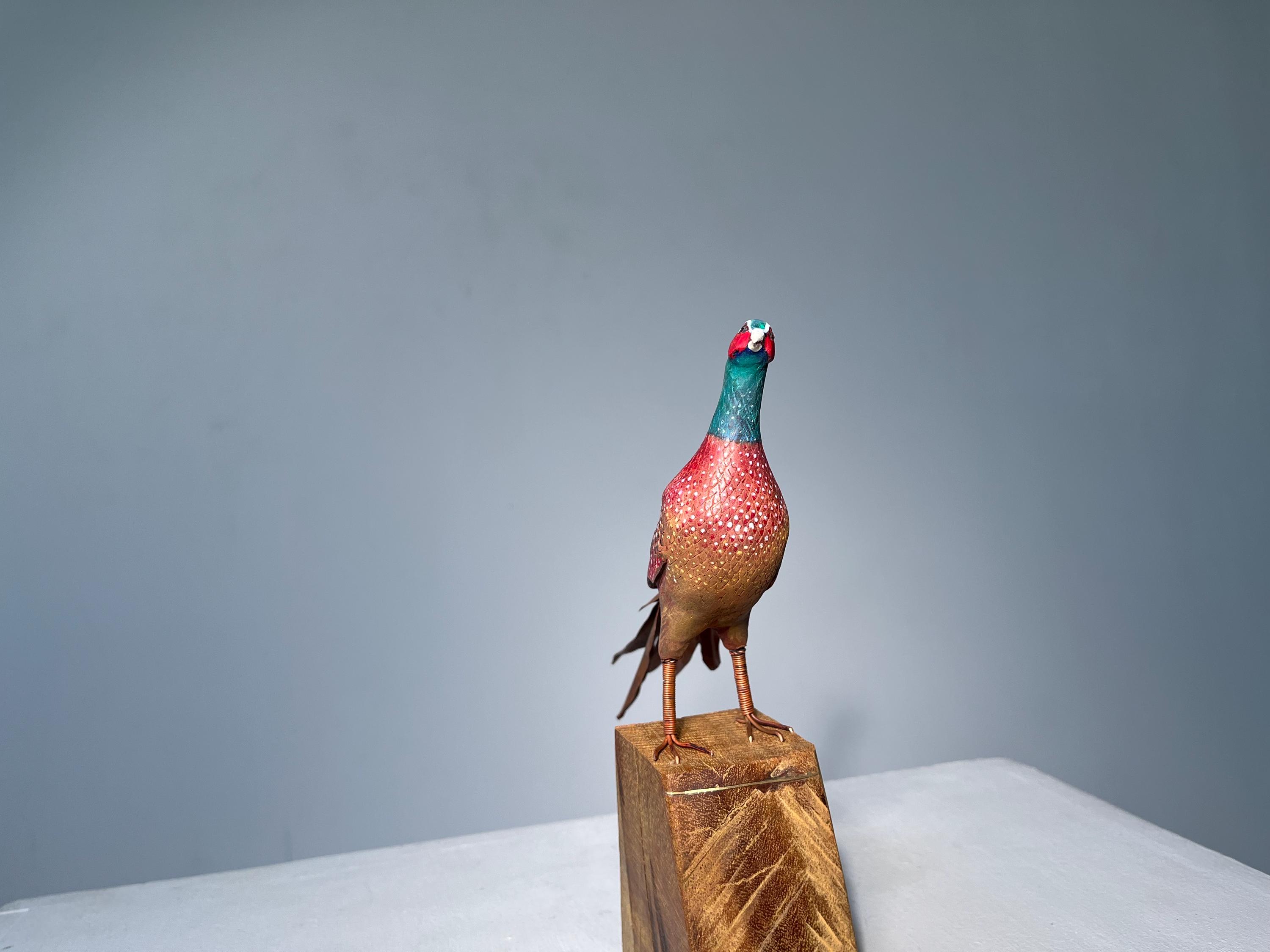 手彫りのキジの彫刻、精巧な鳥の置物、銅製の尾、野生動物のアート