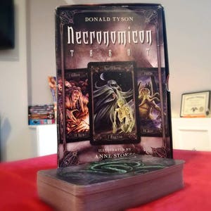Necronomicon Tarot Lectura e Interpretación- Elección de 3 Spread (Pronóstico de 1 Carta, Spread de 3 Cartas, Spread de 11 Cartas