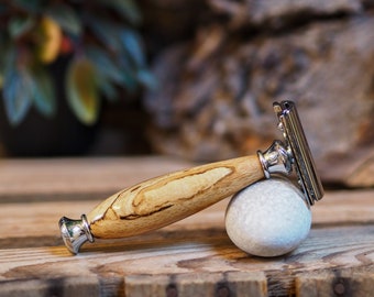 Safety Razor with an attractive wooden handle made from a piece of Spalted Beech wood.