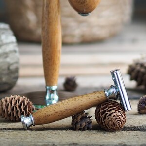 Shaving set made from Mango wood with chrome fittings. image 8