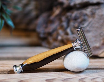 A retro style safety razor with a wooden handle made from an attractive piece of Ziricote wood