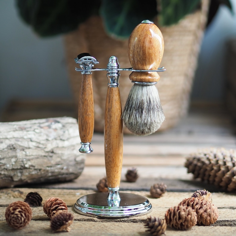 Shaving set made from Mango wood with chrome fittings. image 2