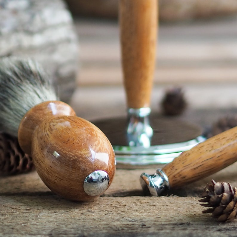 Shaving set made from Mango wood with chrome fittings. image 4