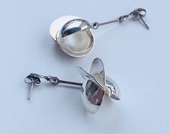 A rare Modernist Finnish Abstract Sterling silver earring Kultateollisuus Ky in 1975, Made in Finland