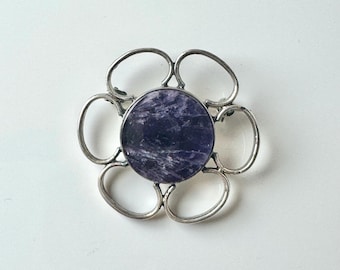 Un raro broche modernista abstracto finlandés de plata de ley diseñado por Jorma Laine para Kultateollisuus Ky en 1972, hecho en Finlandia.