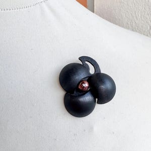 Vintage Aarikka wooden brooch, 1980s, Designer:  Kaija Aarikka