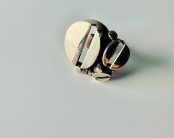 Anillo de bronce de estilo modernista finlandés brutalista, firmado por Jorma Laine para Turun Hopea en la década de 1970. Hecho en Finlandia.