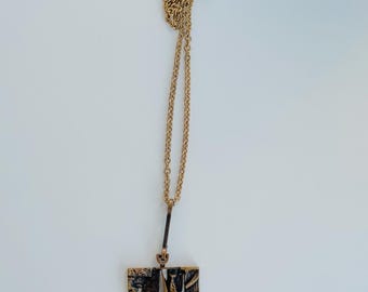 Colgante de bronce modernista finlandés abstracto, brutalista y modernista firmado, fabricado por Jorma Laine para Turun Hopea en la década de 1970. Fabricado en Finlandia.