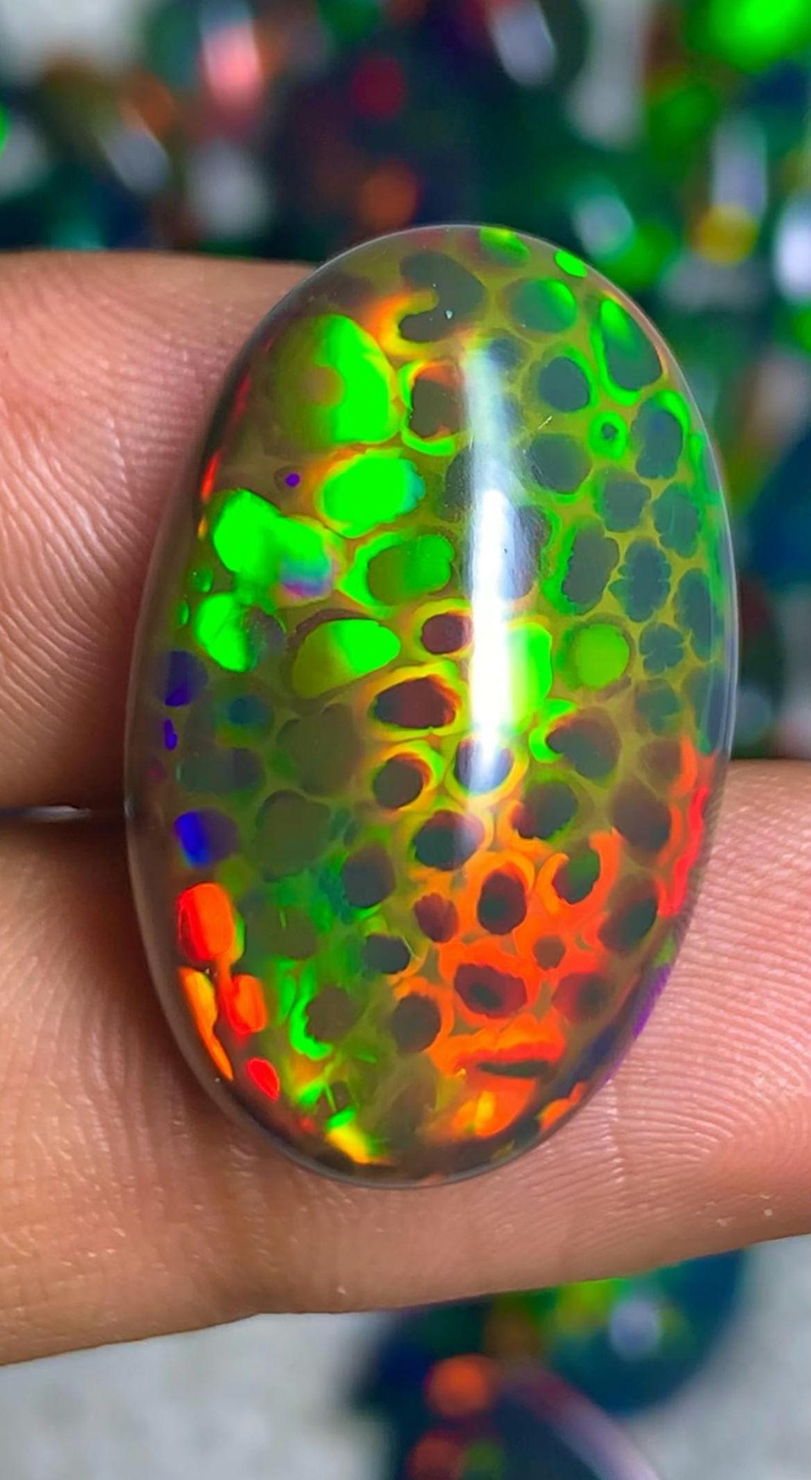 Very rare find pattern like dragon scales, snake skin natural Ethiopian opal 23 carats 23x17x10mm