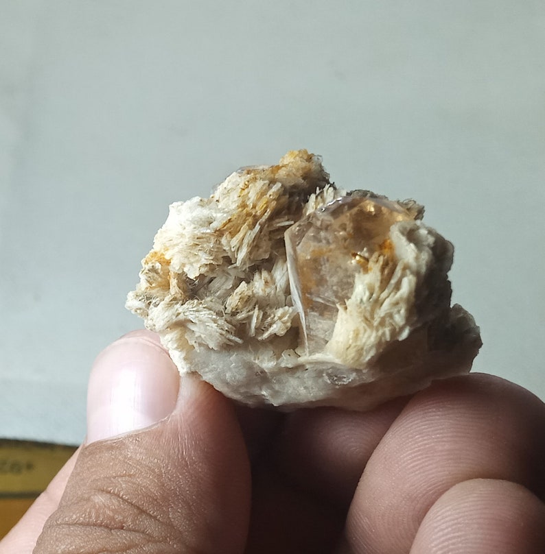 150carat32*32mm Topaz Crystal stone for wire wrap raw rough gemmy topaz crystal from Pakistan