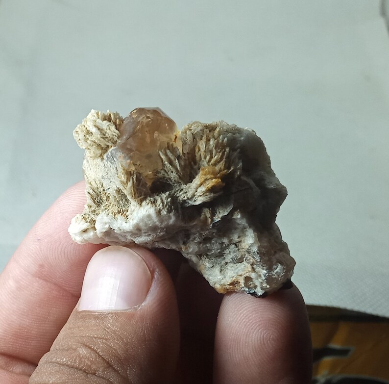 150carat32*32mm Topaz Crystal stone for wire wrap raw rough gemmy topaz crystal from Pakistan
