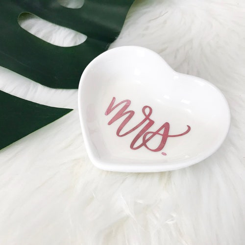 Mr & Mrs Ring Dish – Ceramic Jewelry Tray Wedding Gift For Couples, Engagement Or Bridal Shower