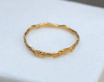 Thin Solid Gold twig ring Band for woman and Man. Everyday Gold ring 18-14K-9k from Real Juniper dainty branch by Mother Nature Jewelry