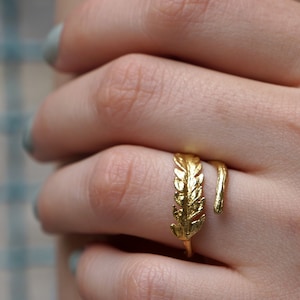 Twig Fern Leaf Ring for women. 14k Gold on Sterling Silver by Mother Nature Jewelry. Fern Symbolizes Confidence, reverie and wellness.
