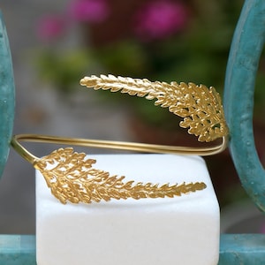 Fern Leaf cuff Bracelet 18k Gold plated on sterling recycled silver 925. Eco Vegan bracelet by Mother Nature Jewelry