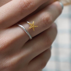 Anillo pequeño de estrella de mar real en plata de ley 925. La estrella simboliza los 5 elementos. Tierra, Aire, Agua, Fuego, Espíritu.