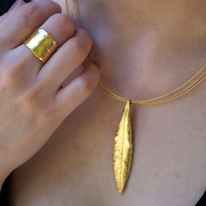 Colar de folha de oliveira real banhado a ouro 14K em prata esterlina para mulheres da Mother Nature Jewelry, colar de declaração