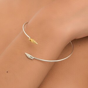 Echte Muschel Manschette Armband für Frauen in Sterling Silber. Verstellbares Armband, Muscheln symbolisieren Evolution, Leben und Langlebigkeit.