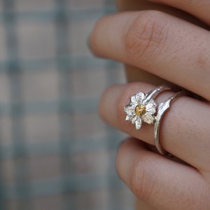 Real Chamomile plant Ring twig in Sterling Silver 925 with gold details. Symbol of healing, patience and attracting wealth. FAST SHIPPING
