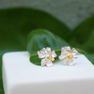 Tiny chamomile Flower Stud Earrings for girls and women.Minimalist earrings Dainty Small Chamomile Floral Earrings in Sterling Silver 925