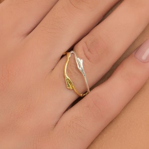 Anello in argento sterling con ramoscello di gelsomino: fascia minimalista bicolore