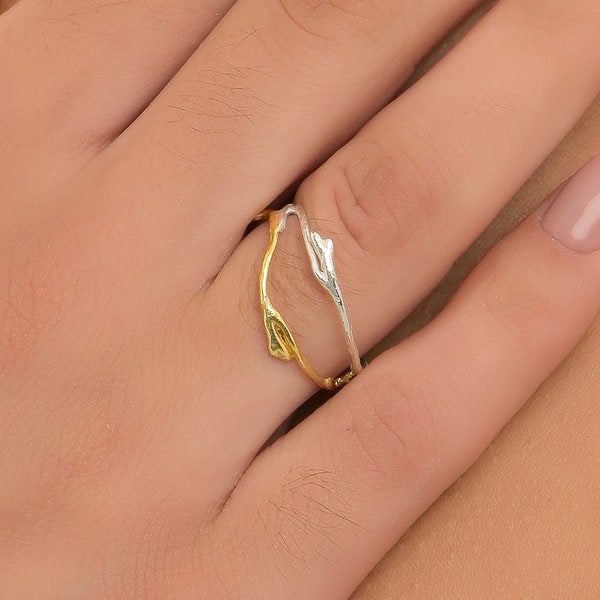 Bague minimaliste à deux tons Real Twig. Bague branche de jasmin en bois d’argent sterling. Symbolise la beauté, la sensualité, la divinité de l'amour et l'espoir.