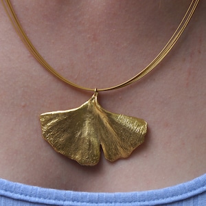 Collier de feuilles de Ginkgo Biloba de véritable plante de Gingko trempé dans de l'or. Bijoux naturels des bois. Symbole d'espoir, de paix, d'endurance et de vitalité image 5