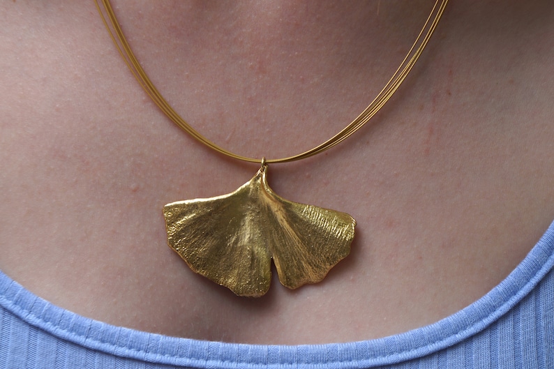 Collier de feuilles de Ginkgo Biloba de véritable plante de Gingko trempé dans de l'or. Bijoux naturels des bois. Symbole d'espoir, de paix, d'endurance et de vitalité image 5