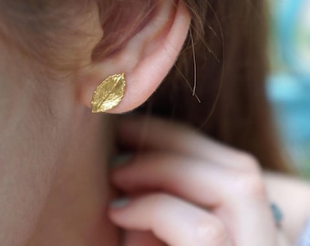 Orecchini a forma di foglia d'ulivo in argento sterling, finitura opaca, a forma di ramo d'ulivo, fatti a mano - Italia