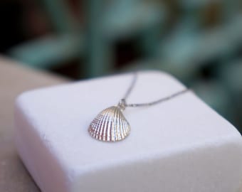 Nautical pendant Necklace sea shell on 925 Sterling Silver