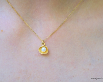Tiny Solid Gold Shell necklace with pearl. Bridesmaid Jewelry 18k-14k 9k Gold Sea Shell Pendant with Solid gold Chain.Mother Nature Jewelry