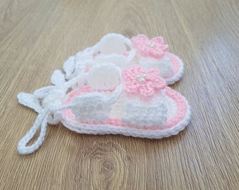 Crochet baby sandals Girls Handmade Baby booties Newborn White w/pink flowers Summer Shoes Girls Baby Shower Gift