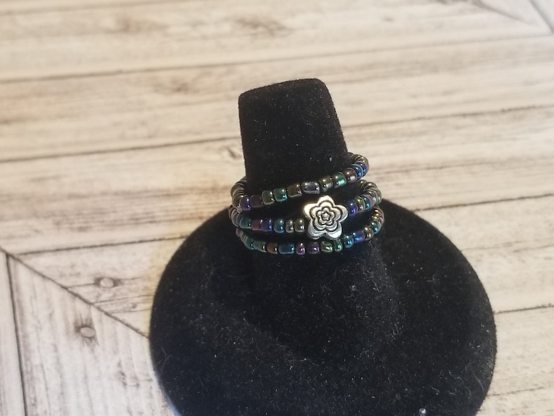 Dainty Rings Set of 3 Stretch Rings White With Silver Flower Multichrome Rings Simple Rings Tiny Stretch Rings